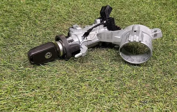 Opel Zafira C Ignition lock 13383062 20939745