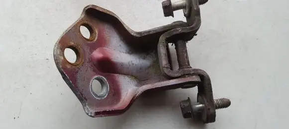 Hyundai Lantra II Front door upper hinge