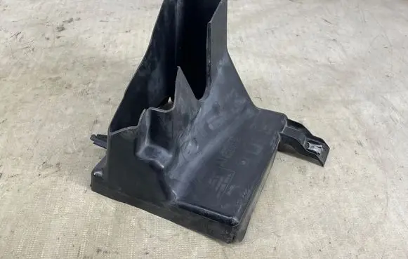BMW 7 G11 G12 Intercooler air guide/duct channel 7359789