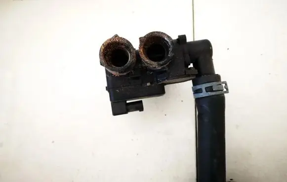 Mercedes-Benz E W211 Coolant heater control valve a2118320584