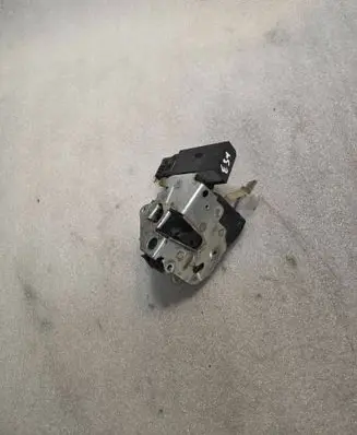 BMW 5 E34 Front door lock 40620821 8353012
