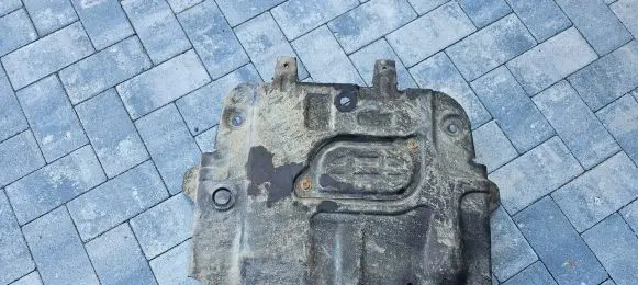 Toyota Land Cruiser (J150) Engine splash shield/under tray
