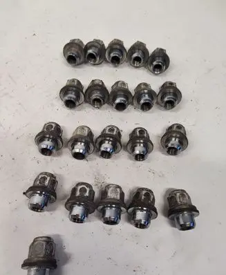 Toyota RAV 4 (XA40) Nuts/bolts 