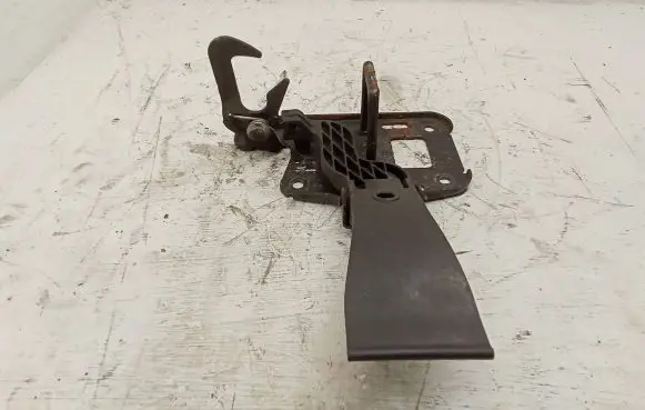 Audi A4 S4 B8 8K Engine bonnet/hood lock/latch loop/hook 8T0823480