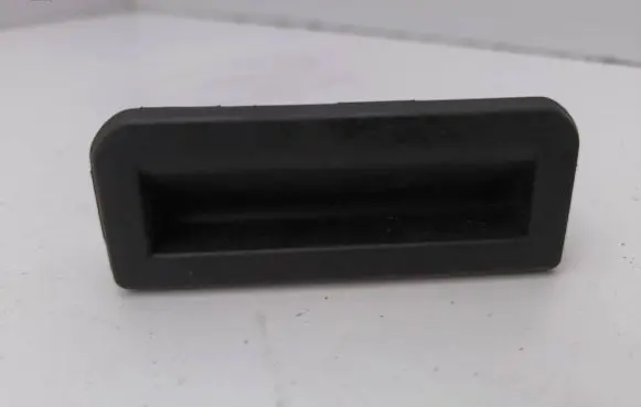 Audi A1 Tailgate opening switch 6V0827566