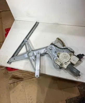 Toyota Avensis T250 Front door window regulator with motor 994024 6981005050 2811105