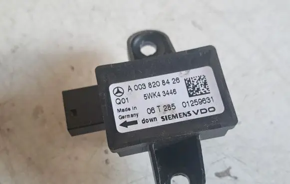 Volkswagen Crafter Airbag deployment crash/impact sensor A0038208426 5WK43446