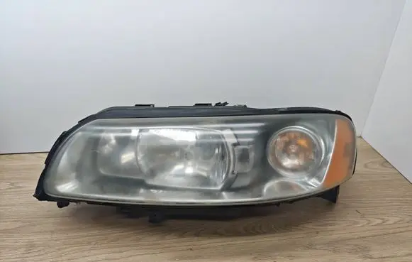 Volvo V70 Headlight/headlamp 30784248 89901008 P2004V70
