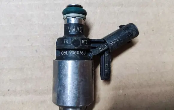 Seat Ibiza IV (6J,6P) Fuel injector 0261500242-T