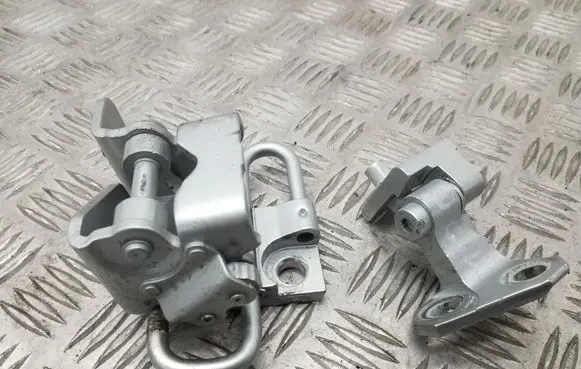 Rear door hinge set