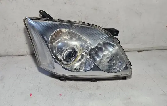 Toyota Avensis T250 Headlight/headlamp