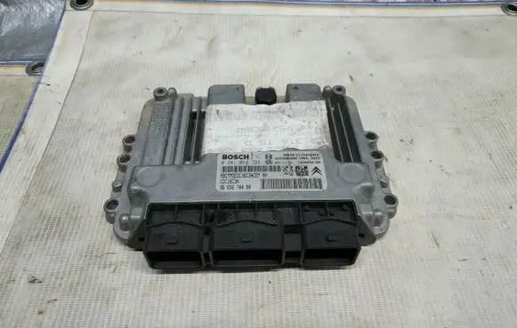 Peugeot 5008 Engine control unit/module ECU 9665674480