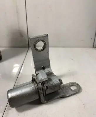 Ford Galaxy Front door lower hinge A046575