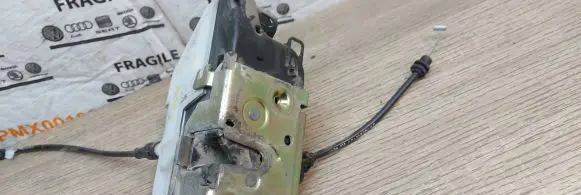 Citroen C2 Front door lock 1210040422