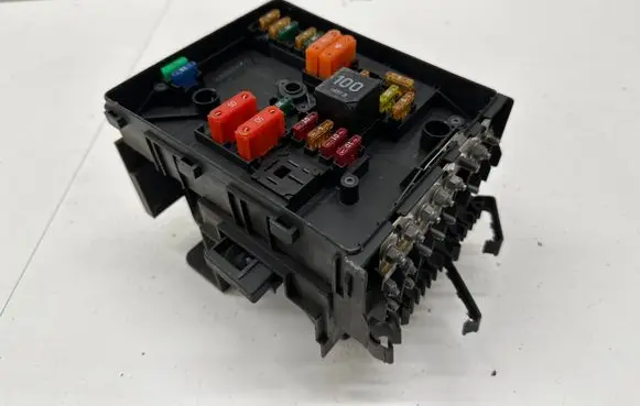 Skoda Octavia Mk2 (1Z) Fuse module 1K0937125A