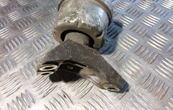 Opel Vectra B Engine mount bracket 