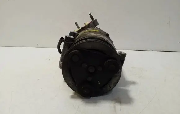 Land Rover Evoque I Air conditioning (A/C) compressor (pump) AV6119D629DB
