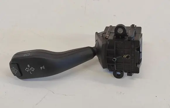 BMW X3 E83 Indicator stalk 8363668 01104010