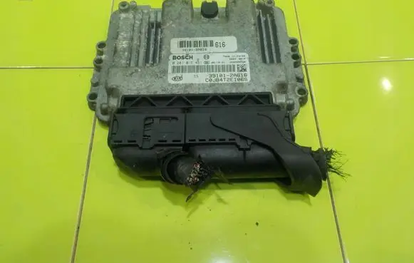 KIA Rio Engine control unit/module 391012A616 RP59 0281015461