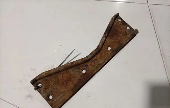 Nissan Tiida C11 Engine mounting bracket 