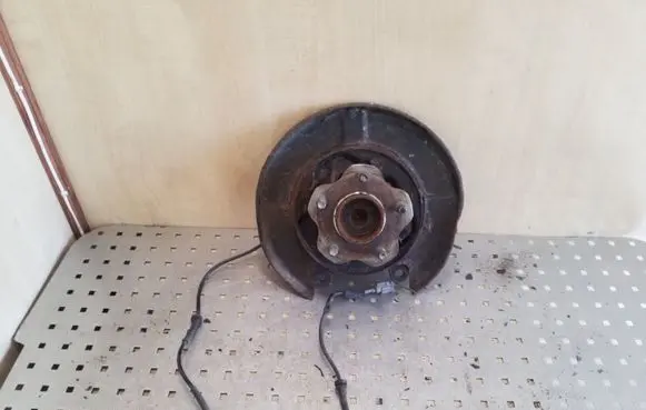 Nissan Qashqai+2 Rear wheel hub