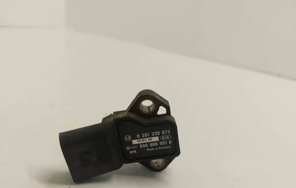 Audi A4 S4 B6 8E 8H Air pressure sensor 038906051D 0261230073