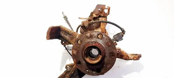 Volkswagen Golf V Front wheel hub