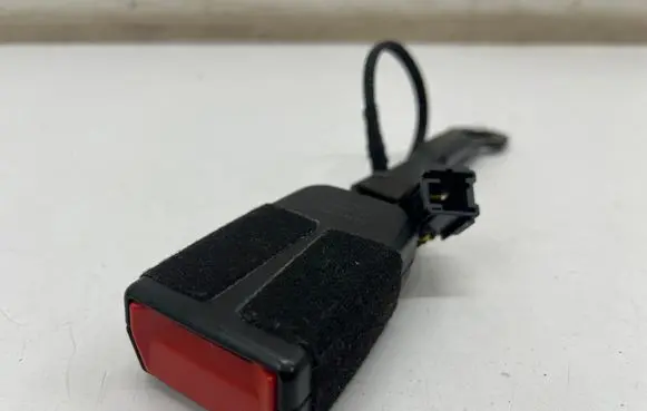 Opel Mokka B Front seatbelt buckle 9834687280