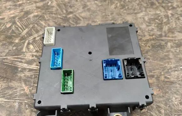 Maserati Quattroporte Tailgate/trunk control unit/module 210683 501201360003