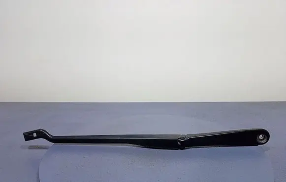 BMW 5 G30 G31 Front wiper blade arm 7357303