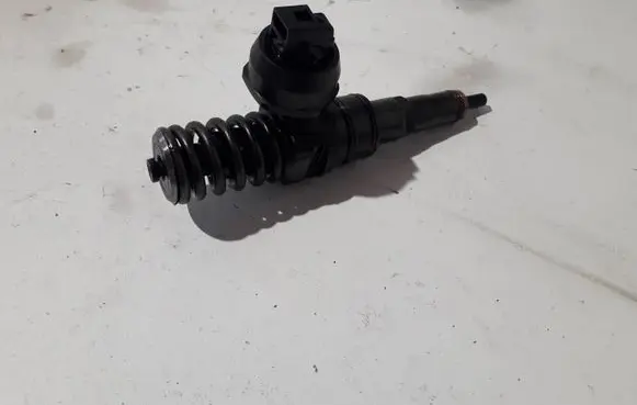 Volkswagen Sharan Fuel injector 038130073ak
