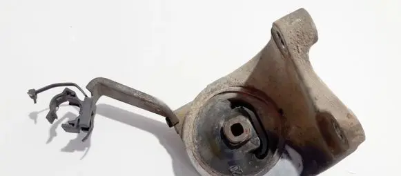 Nissan Almera Tino Engine mount bracket