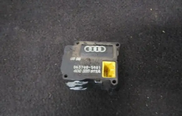 Audi A8 S8 D2 4D Air flap motor/actuator 0637005001 063700-5001