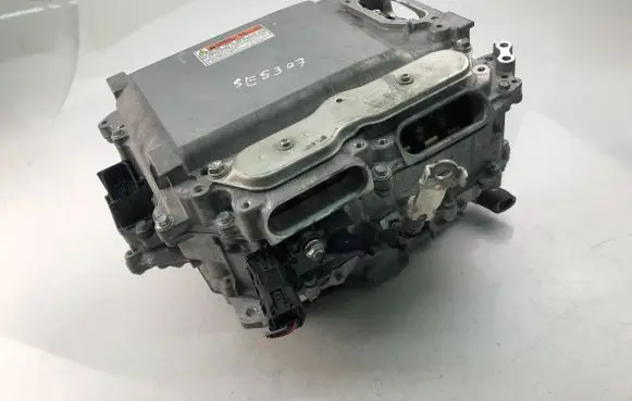 Voltage converter inverter