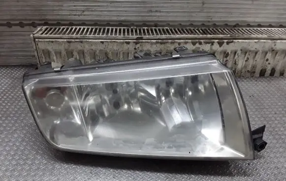 Skoda Fabia Mk1 (6Y) Headlight/headlamp