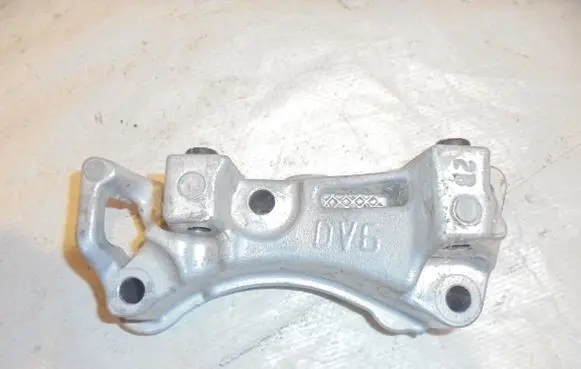 Peugeot 308 Engine mounting bracket 9688615780