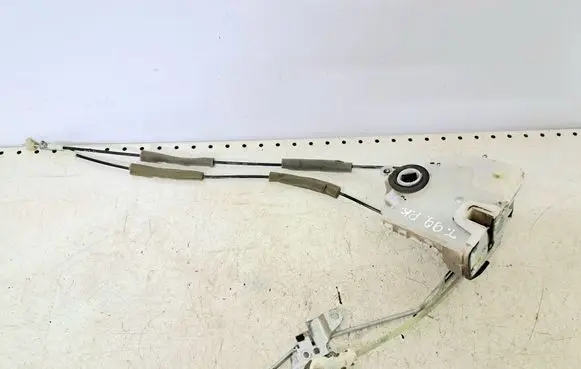 Honda FR-V Front door lock