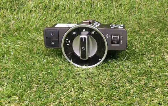 Mercedes-Benz C W204 Light switch A2049058002