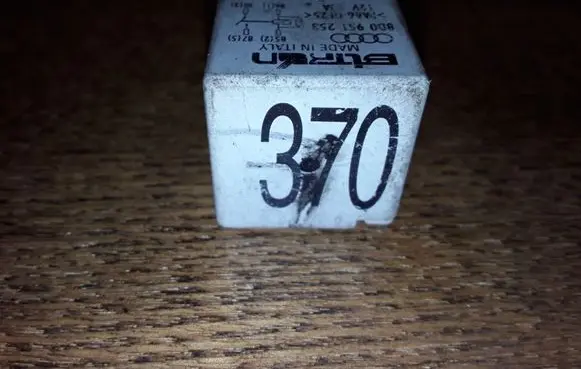 Audi A4 S4 B6 8E 8H Other relay 8D0951253