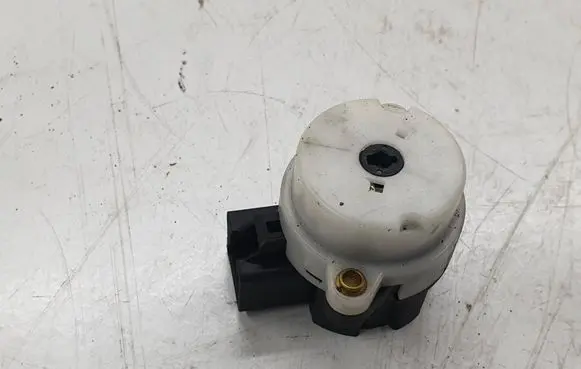 Volvo V70 Ignition lock contact 8645228