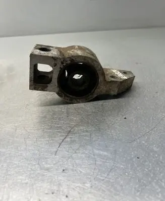 Volkswagen PASSAT B6 Front lower control arm/wishbone 1K0407183E