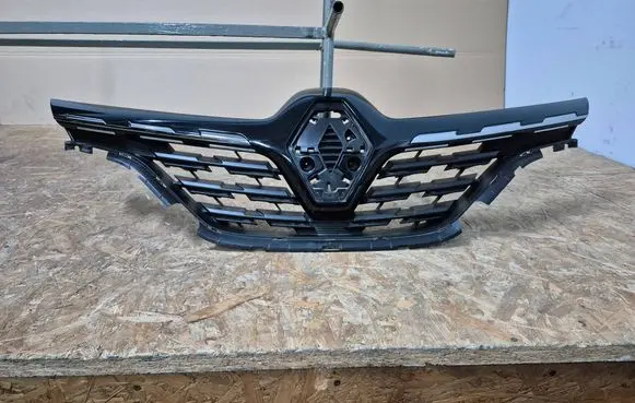 Renault Captur II Front grill 623105565R
