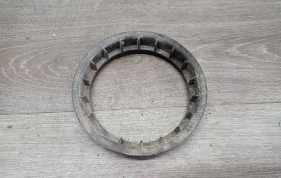 Volvo V70 In tank fuel pump screw locking ring/nut 8649739