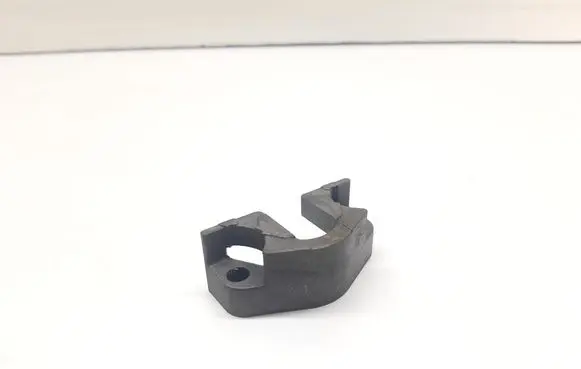 BMW 7 E65 E66 Fuel Injector clamp holder 