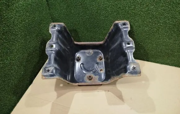 Mitsubishi Pajero Holder (bracket) 