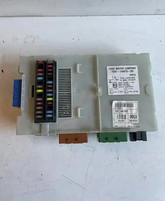 Ford Mondeo MK IV Fuse module 7G9T14A073DD