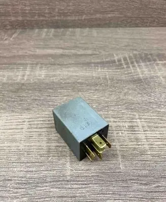 Opel Omega B1 Other relay 90493283 666