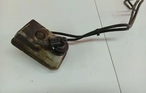 Renault Laguna I Brake fluid reservoir 7700823486