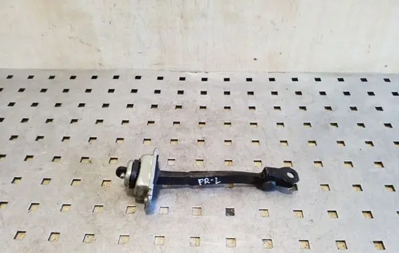 Chevrolet Captiva Front door check strap stopper