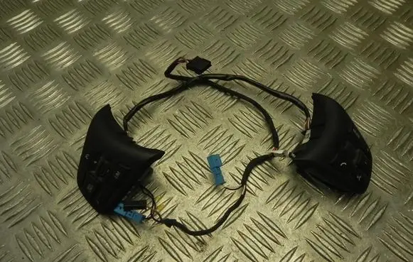 BMW 2 F46 Steering wheel buttons/switches 9326473 T8775